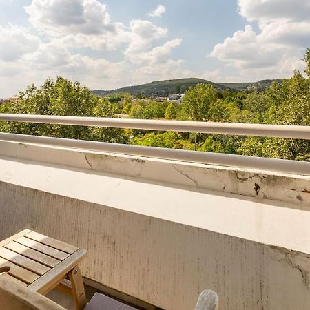 Lovely 1 Bedroom Flat - Gazdagret Budapest Bagian luar foto