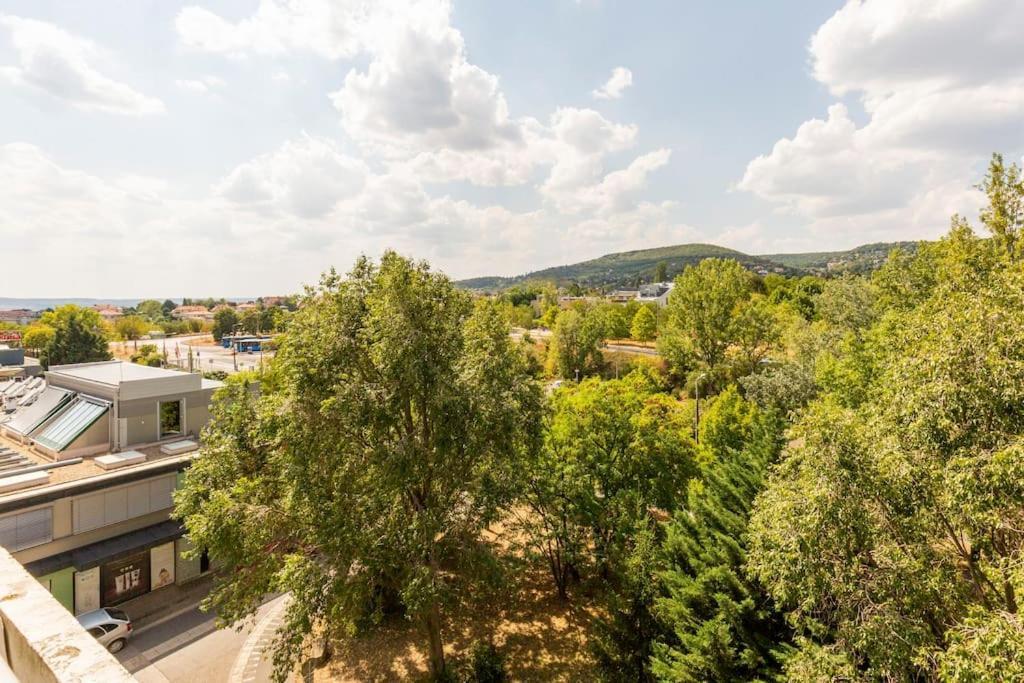 Lovely 1 Bedroom Flat - Gazdagret Budapest Bagian luar foto