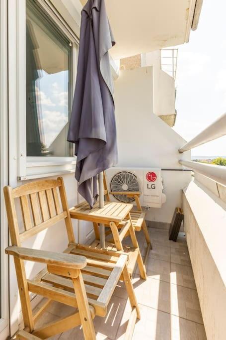 Lovely 1 Bedroom Flat - Gazdagret Budapest Bagian luar foto