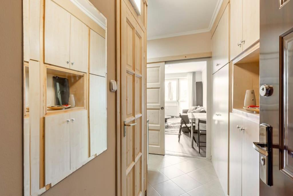 Lovely 1 Bedroom Flat - Gazdagret Budapest Bagian luar foto