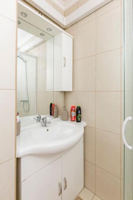 Lovely 1 Bedroom Flat - Gazdagret Budapest Bagian luar foto